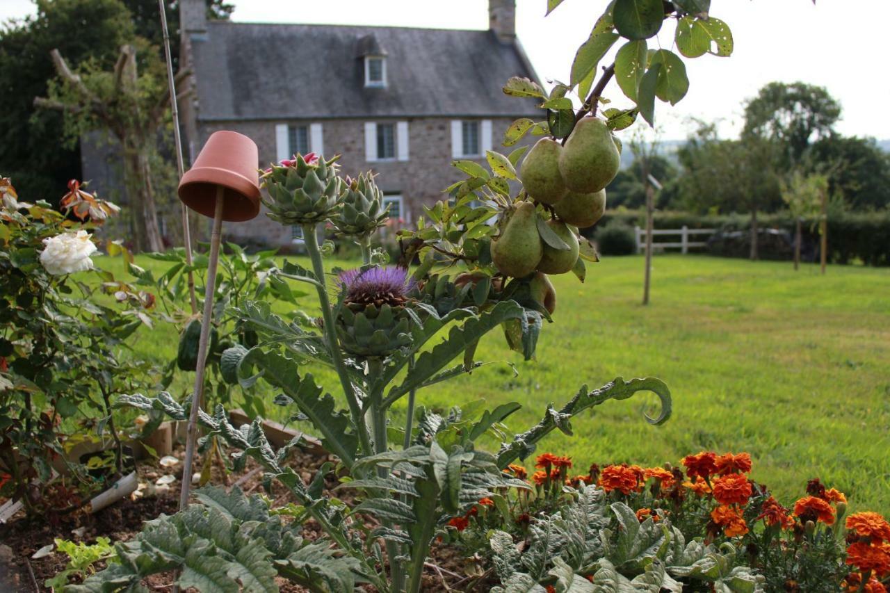 Bed and Breakfast Les Goubelins La Lande-d'Airou Екстер'єр фото