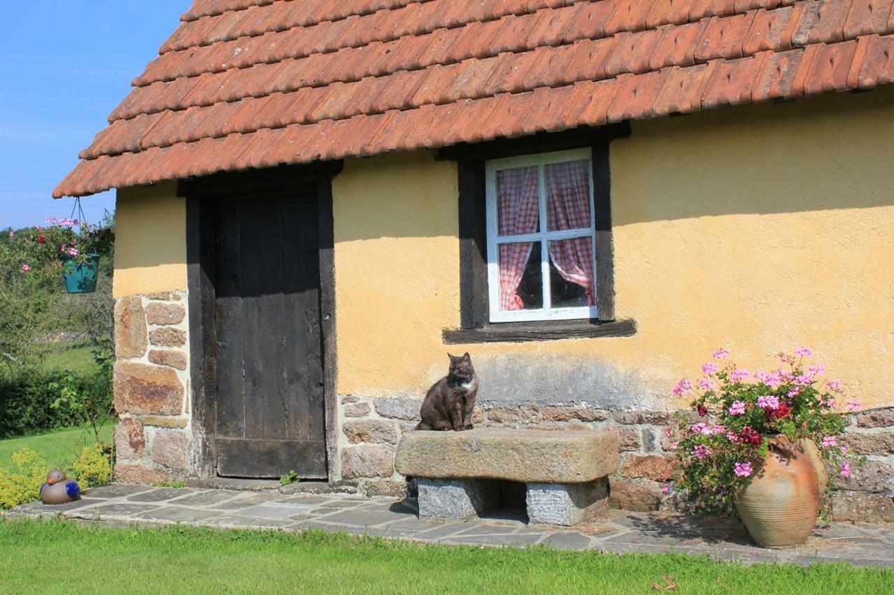 Bed and Breakfast Les Goubelins La Lande-d'Airou Екстер'єр фото