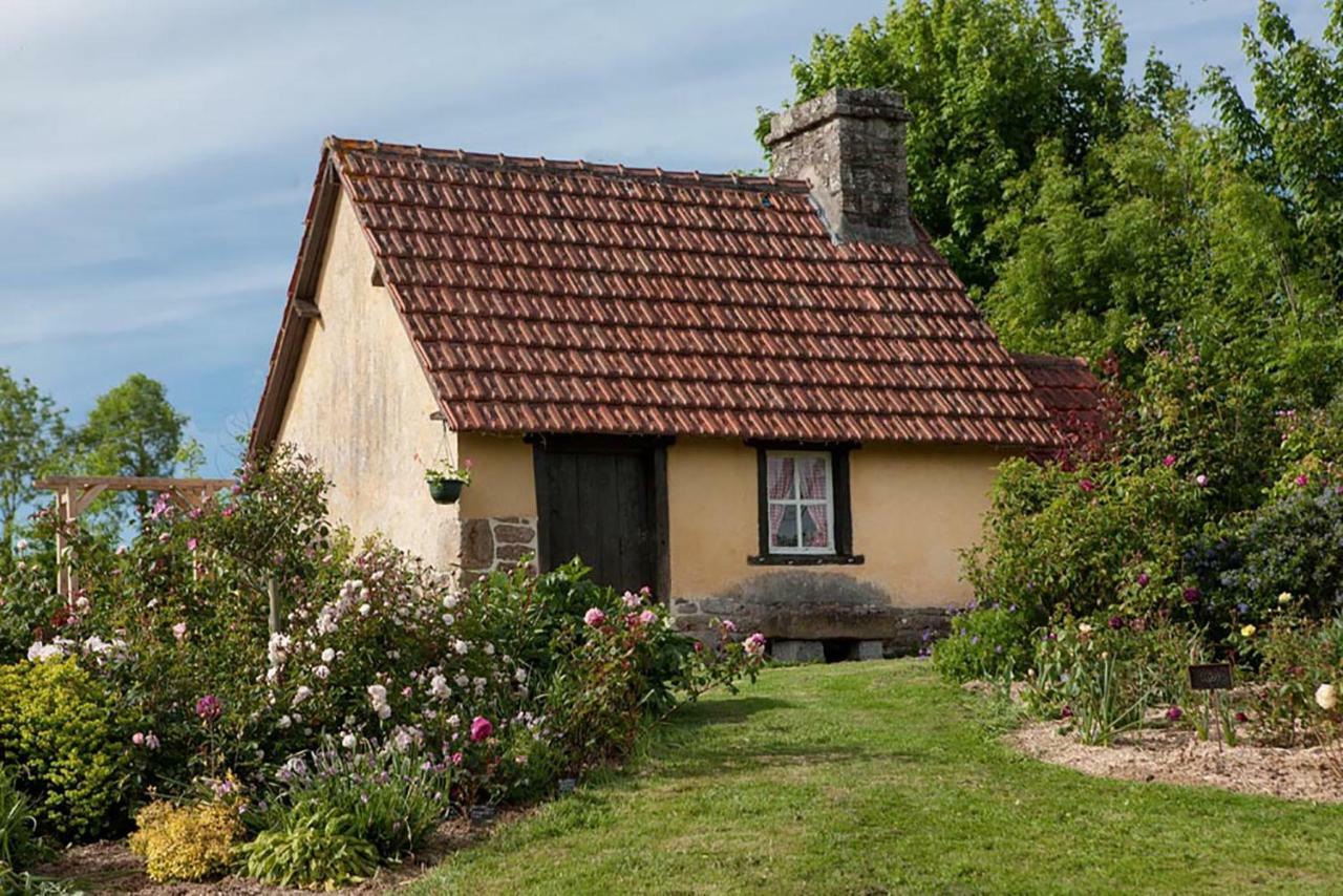 Bed and Breakfast Les Goubelins La Lande-d'Airou Екстер'єр фото