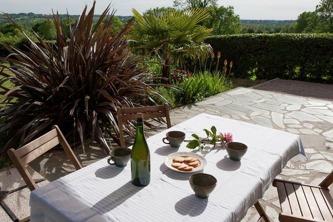 Bed and Breakfast Les Goubelins La Lande-d'Airou Екстер'єр фото