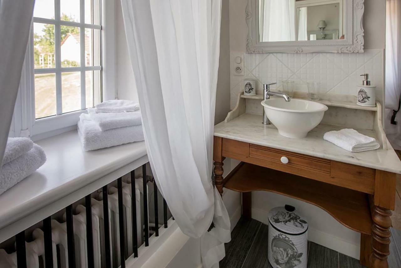 Bed and Breakfast Les Goubelins La Lande-d'Airou Екстер'єр фото